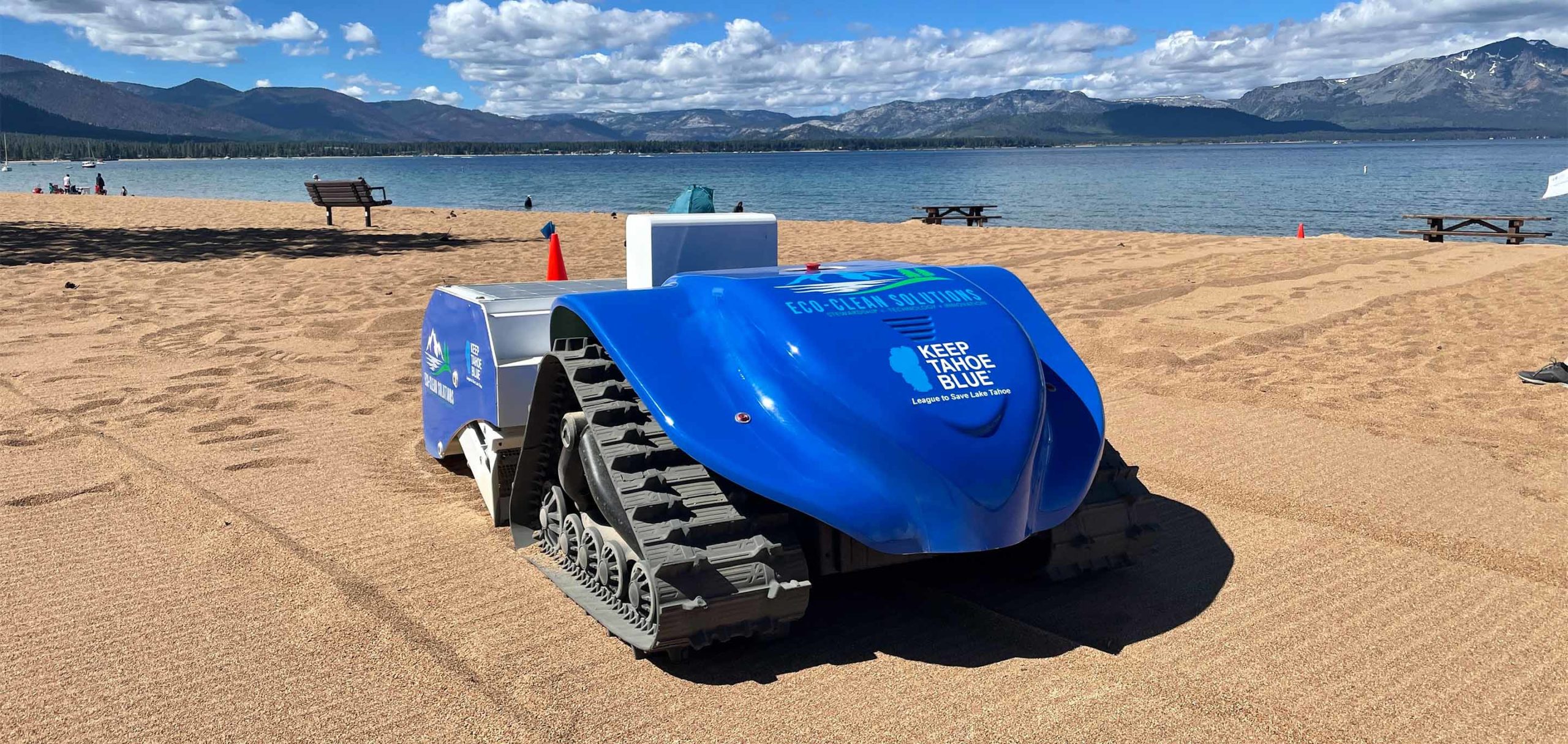 Beach-cleaning robot
