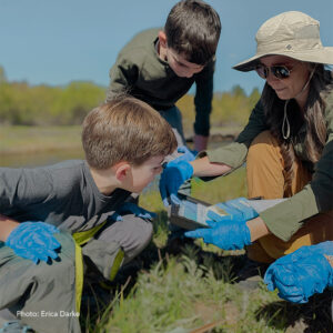 Volunteers test water samples